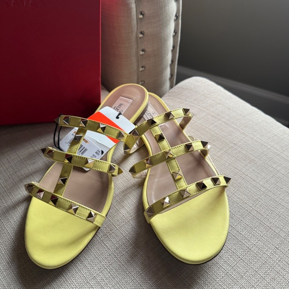 Sandals - Picture 6 of 6